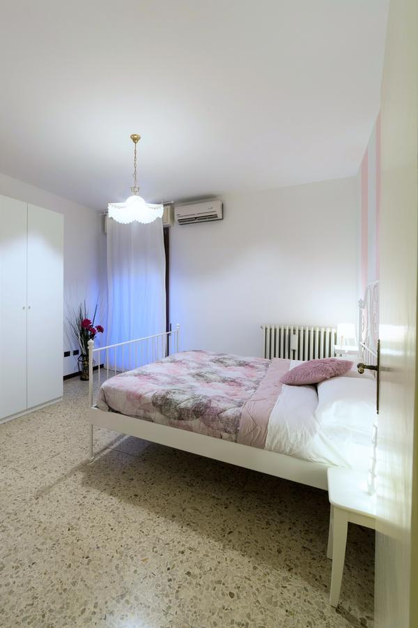 Isa Sirmione Apartments الغرفة الصورة